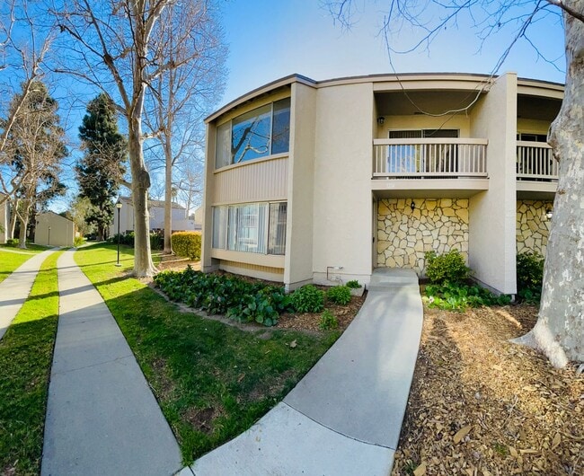 Building Photo - Renovated 3-bedroom townhouse in Todd Ranch with garage and spacious yard
