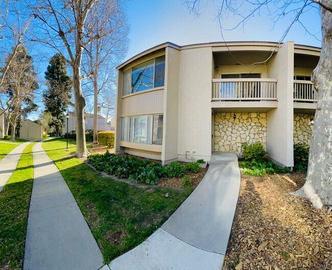 Foto del edificio - Renovated 3-bedroom townhouse in Todd Ranch with garage and spacious yard