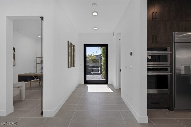 Foto del edificio - 787 Willits St