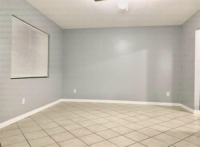 Building Photo - 7517 Lockwood Dr
