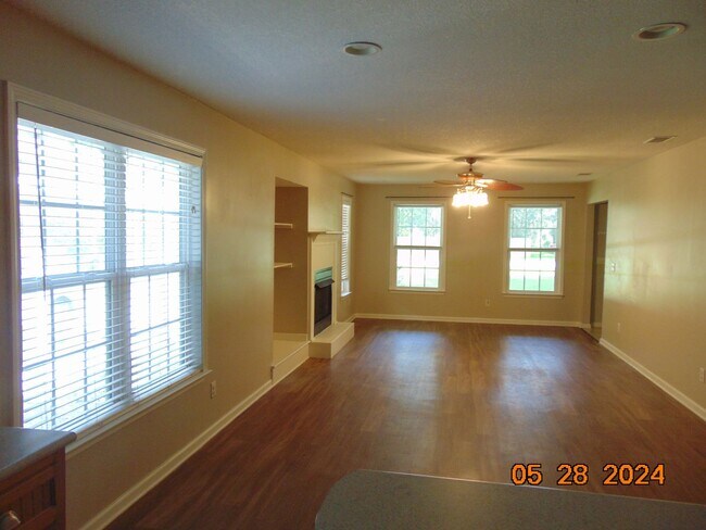 Building Photo - Beautiful 3bd/2ba home ready to rent