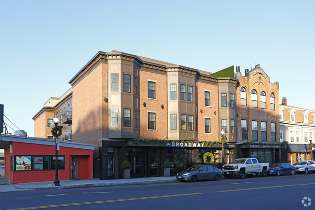 Building Photo - 728 E Broadway