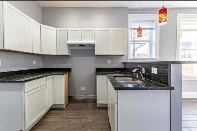 Foto del edificio - 3111 W 25th St