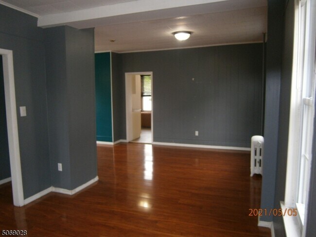 Foto del edificio - 1121 Ringwood Ave