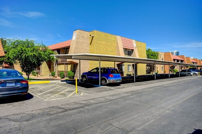 Foto del edificio - GATED COMMUNITY CONDO WITH BRAND NEW UPGRADES THROUGHOUT