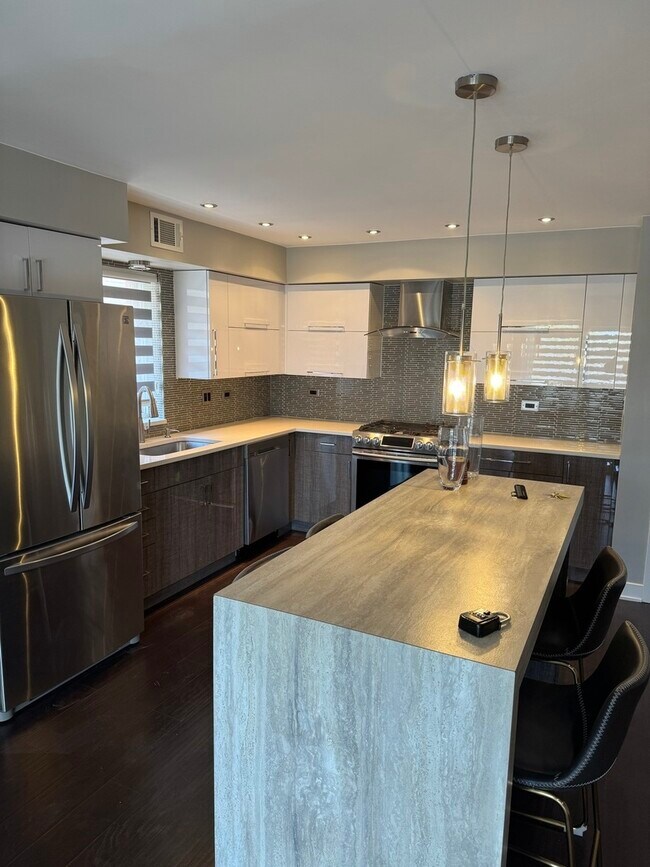 Foto del edificio - 6142 W 63rd St