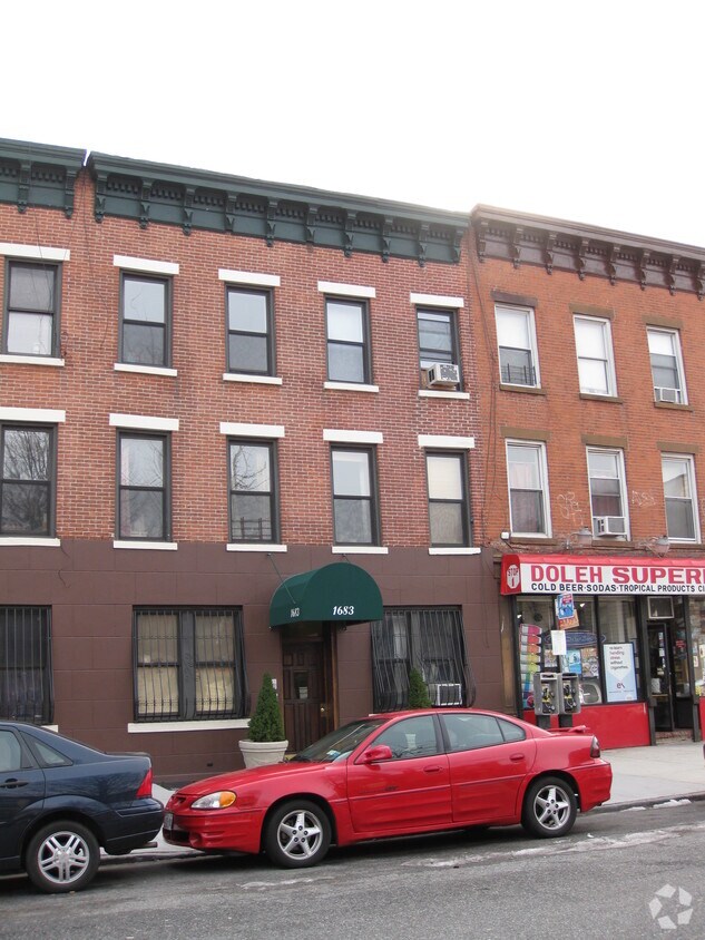 Foto del edificio - 1681-1685 Eighth Ave
