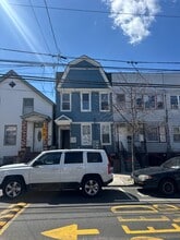 Building Photo - 419 4th St