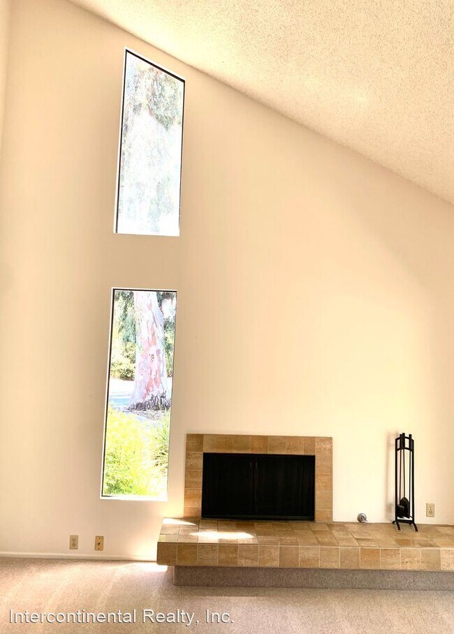 Building Photo - 2 br, 1.5 bath House - 202 N. Carillo Rd U...