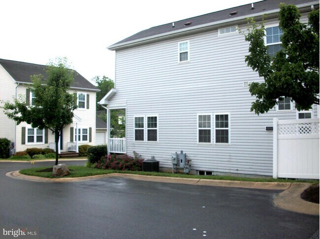 Building Photo - 7233 Waterloo Pass