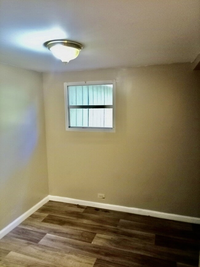 Building Photo - 1153 Hodson Dr