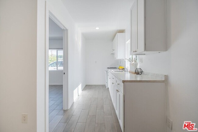 Foto del edificio - 8105 Bevis Ave
