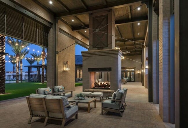 Building Photo - 3 BED 2.5 BATH *FURNISHED* LIKE NEW HOME I...