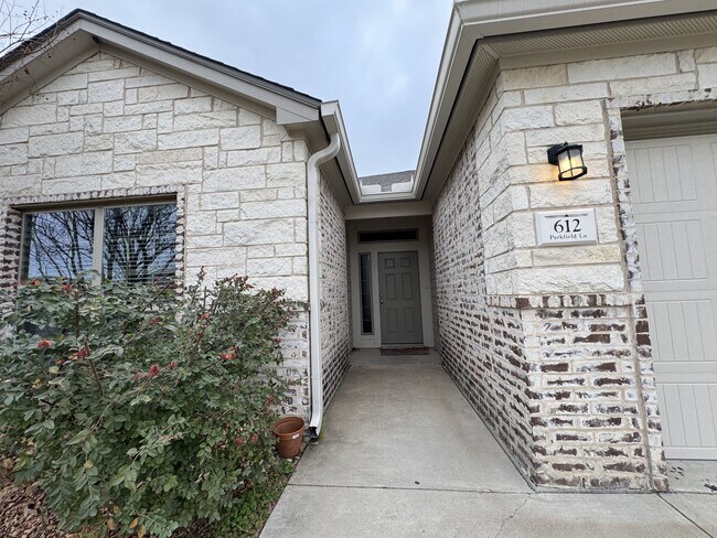 Foto del edificio - 612 Parkfield Ln