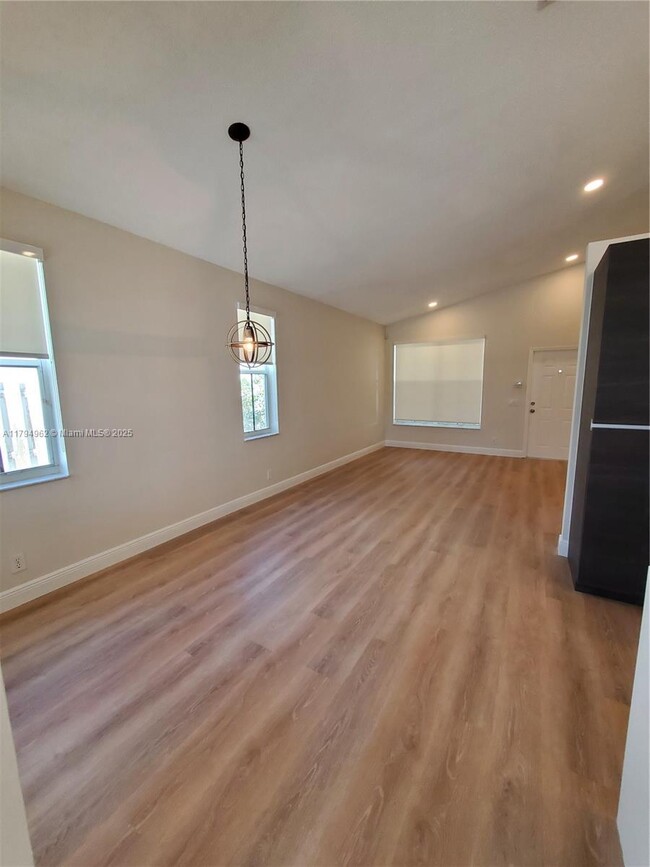 Foto del edificio - 858 Briar Ridge Rd