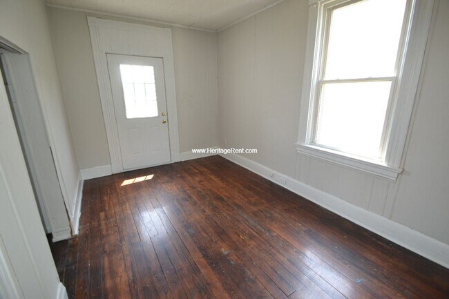 Building Photo - 529 Hawthorne Ave