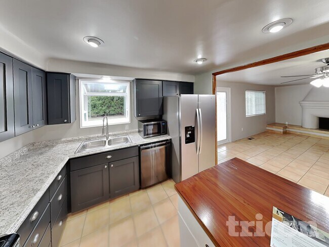 Foto del edificio - 12317 NE 33rd St