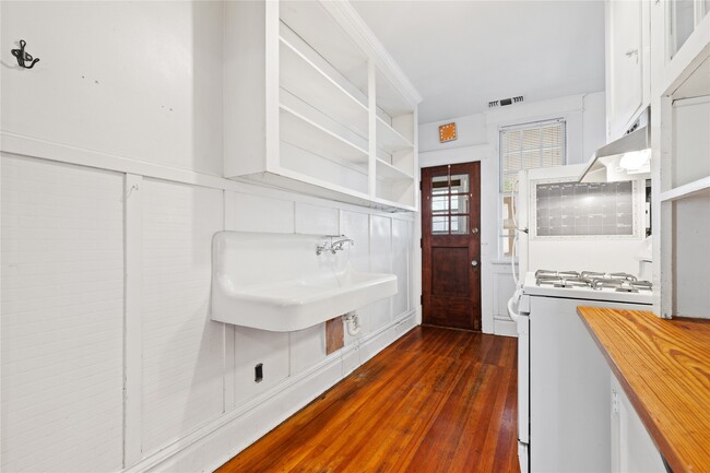 Building Photo - 806 Winbern St