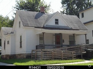 Building Photo - 1015 SW Munson Ave