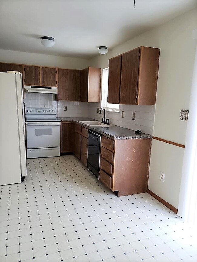 Foto del edificio - 1370 N Riverbend Dr