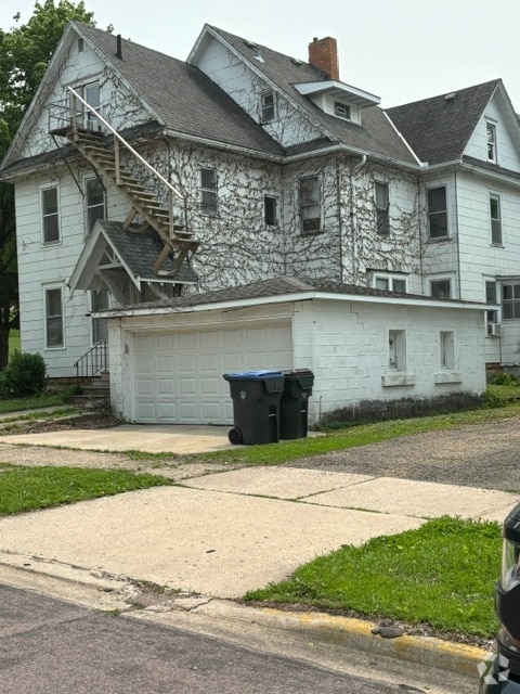 Building Photo - 327 E Walnut St