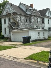 Building Photo - 327 E Walnut St