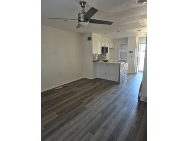 Building Photo - Townhouse