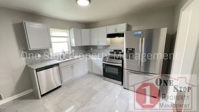 Building Photo - Beautiful 5 Bedroom 2 Bathroom Home in Kan...