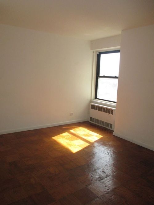 Building Photo - 405 Grand St