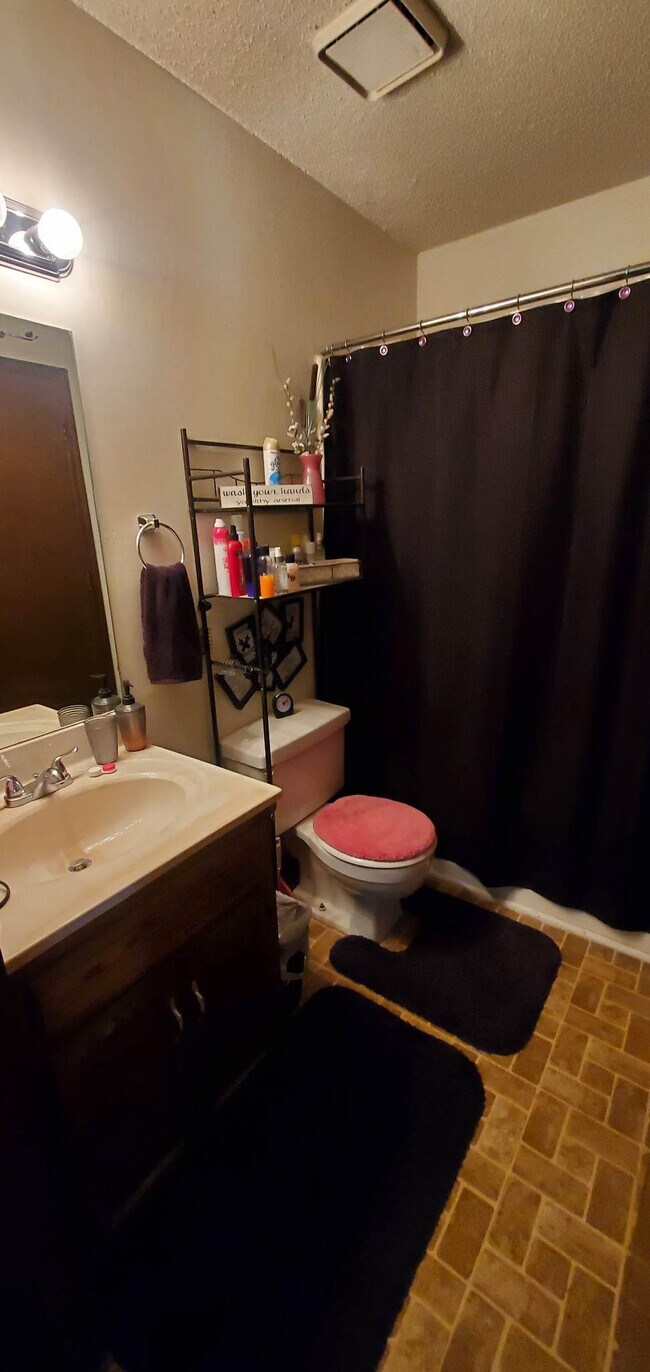 Building Photo - 219 NW Barr Rd