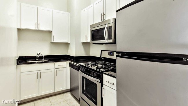 Building Photo - 1 br, 1 bath Apartment - 245 E 40th St