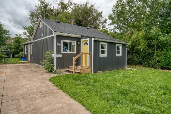 Building Photo - 17 Kirk St