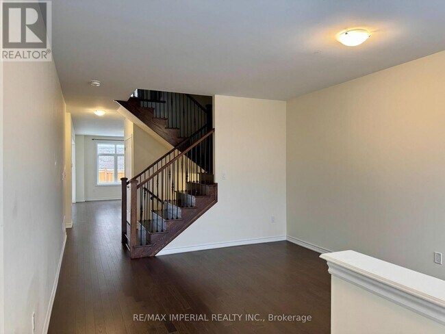 Building Photo - 23 Bowline Vis