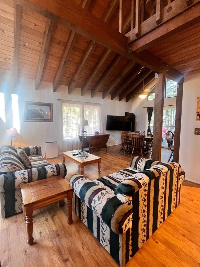 Building Photo - Tahoe Donner Long Term Lease - 2 bedroom with loft