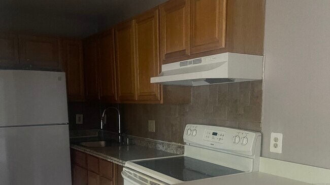 Foto del edificio - 1051 Old Colony Rd