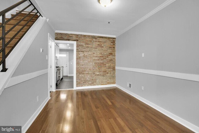 Foto del edificio - 1519 Montrose St