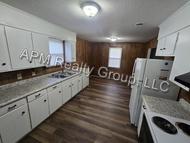 Foto del edificio - Recently renovated house off Leesburg