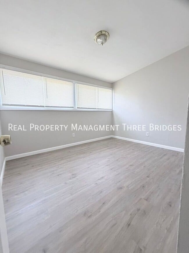 Building Photo - 8418 Bayberry Dr