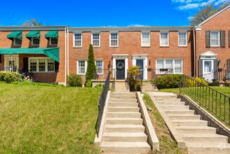Building Photo - 1518 Dellsway Rd