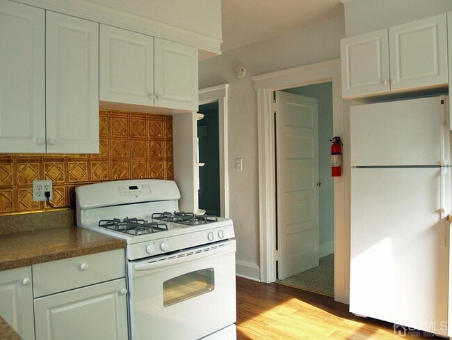 Kitchen to Bedrooms - 224 N 4th Ave