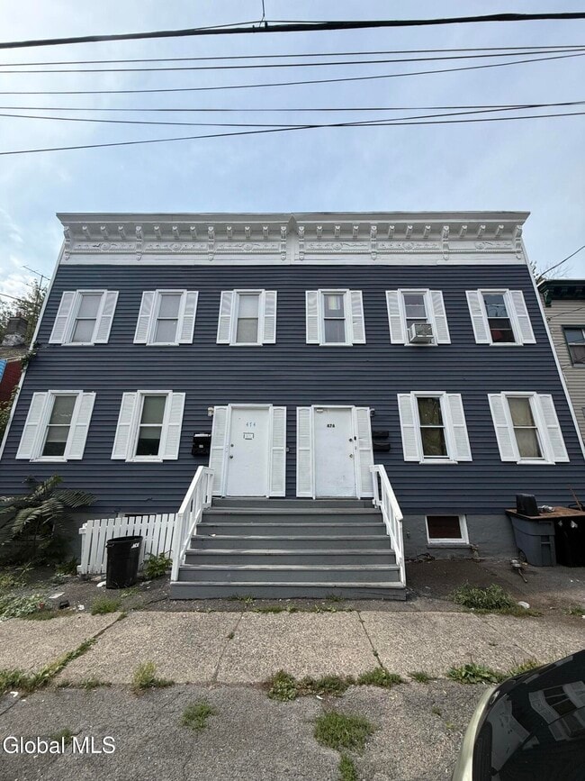 Building Photo - 474 3rd St