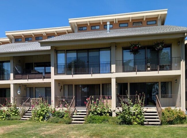 Building Photo - 301 Iberian Way