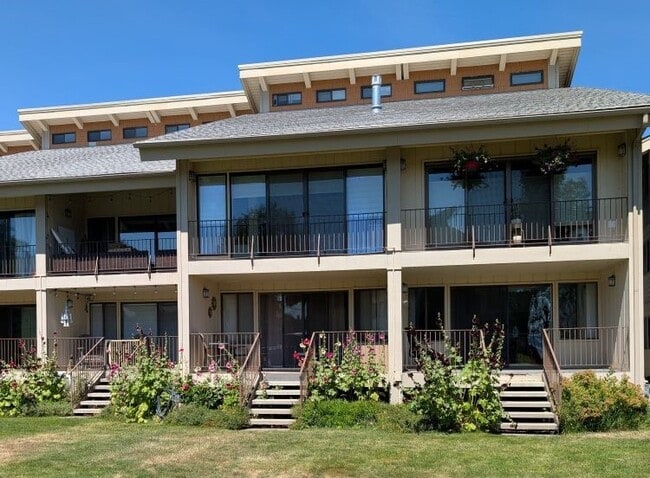 Building Photo - 301 Iberian Way