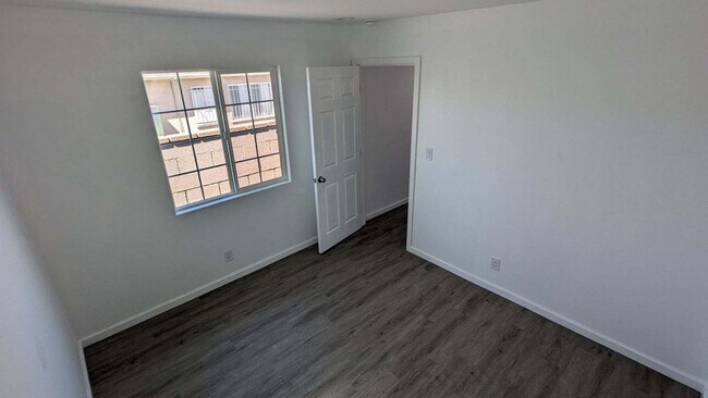 Foto del edificio - 11837 Daphne Ave