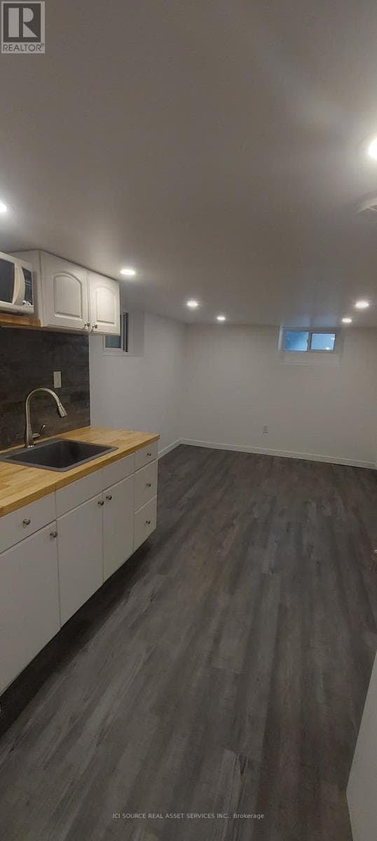 Building Photo - 74 Burnaby Blvd