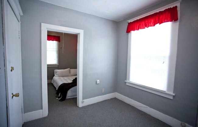 Apt 2 - Calif. - BR#2 Sublease - 805 NE California St