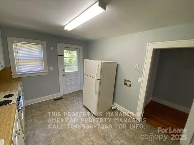 Building Photo - 130 Lilly Ave