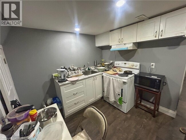 Building Photo - 47 Harber Ave