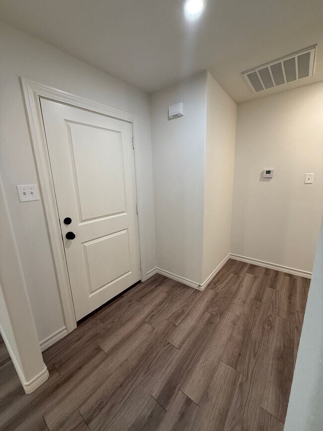 Foto del edificio - 2535 137th St
