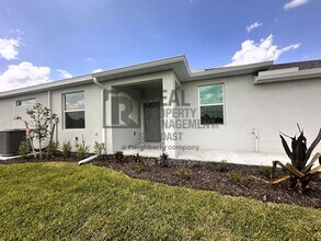 Building Photo - 20501 Hazelnut Ct S